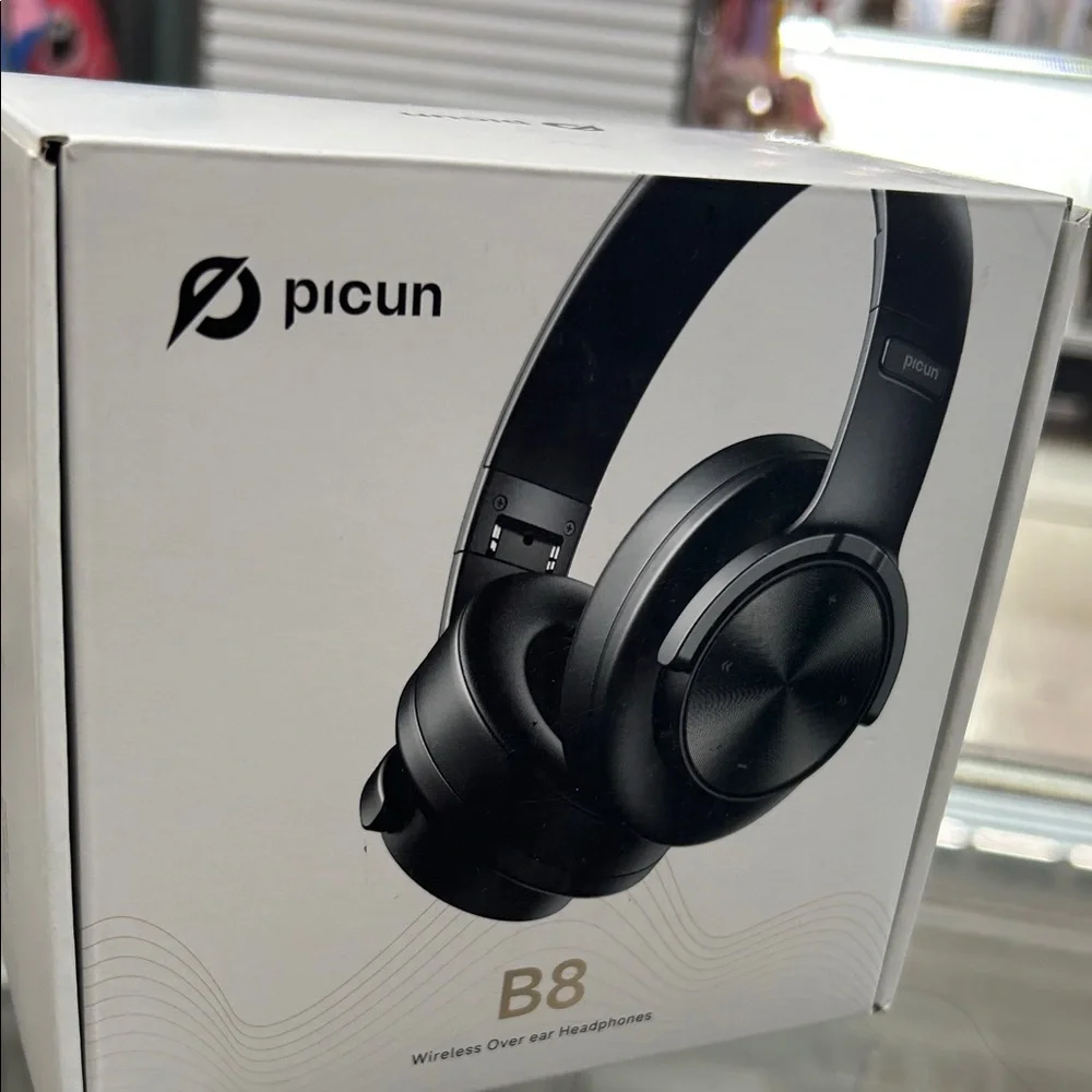 Black Wireless Over-Ear Headset with Plush Cushioning